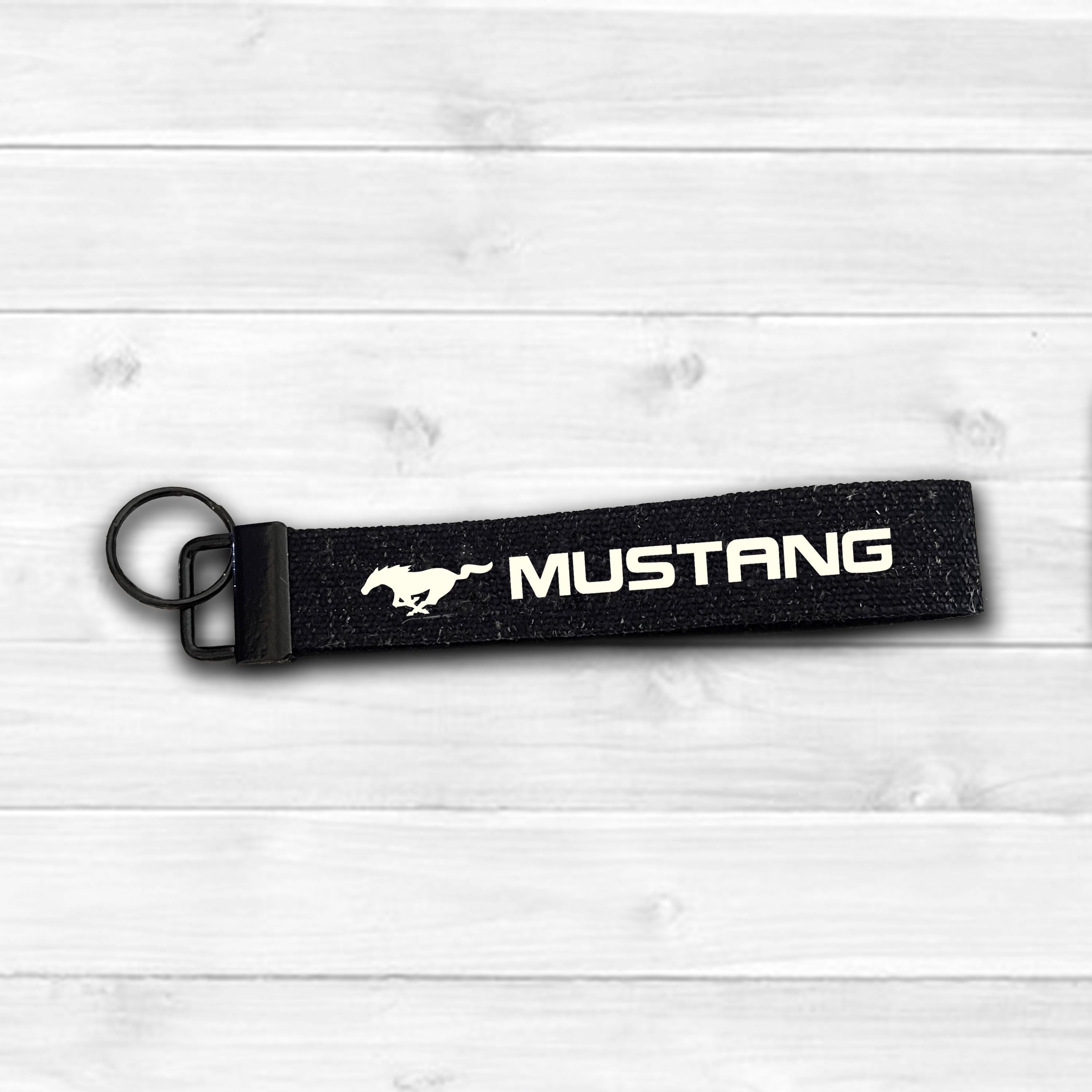 Black Wirstlet keychain for car enthusiasts, lanyard car fob keyrings, mustang lover logo